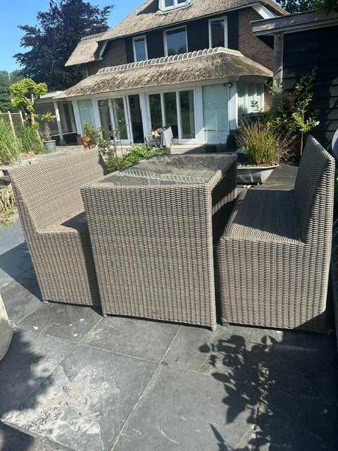 Luxe wicker tuinset met glazen tafel en banken, Tuin en Terras, Ophalen, 4 zitplaatsen, Gebruikt, Wicker