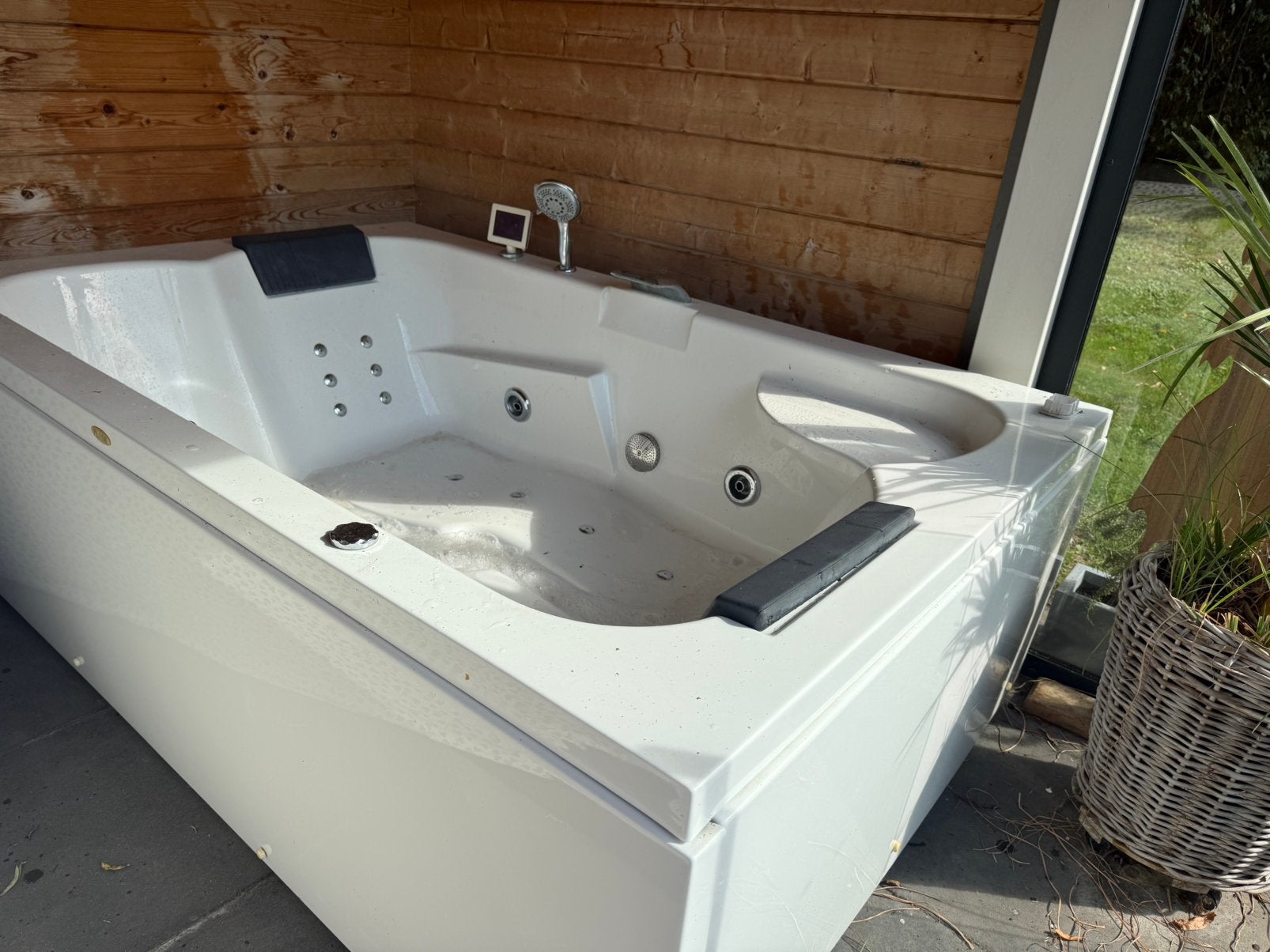 Jacuzzi Bubbelbad.  Voor ind de tuin of binnen 2 personen, Tuin en Terras, Ophalen, Zo goed als nieuw