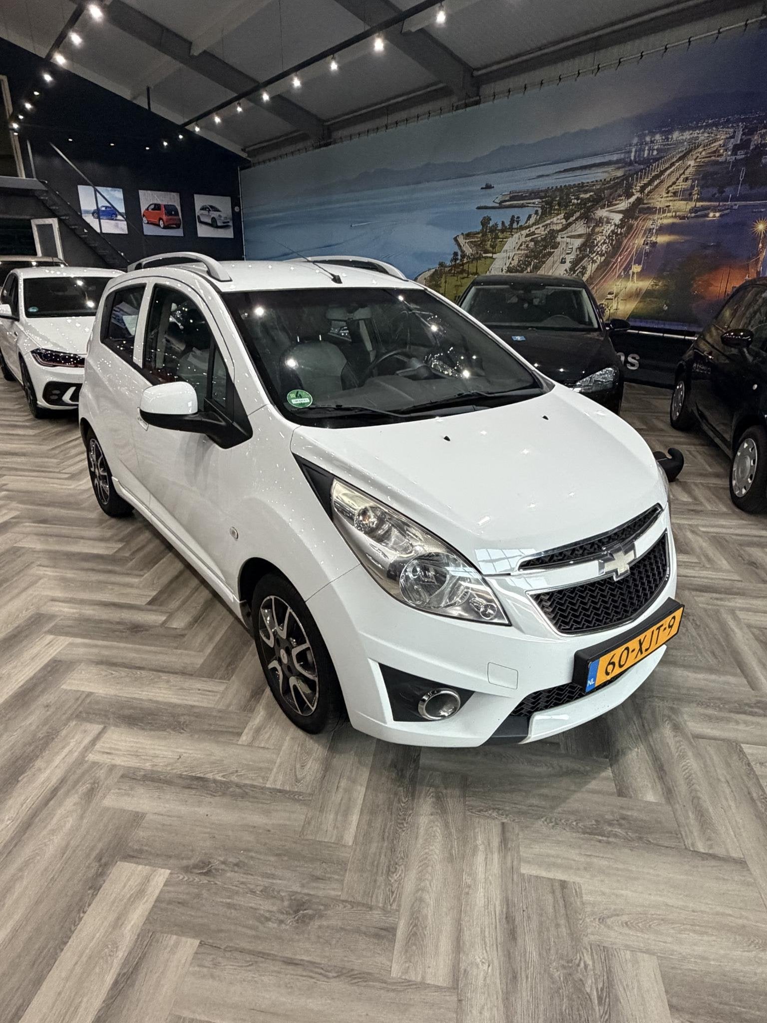 Chevrolet Spark 1.0 16V LT White Limited Edition Bi-Fuel, Auto's, Chevrolet, Euro 5, 4 cilinders, Wit, Origineel Nederlands