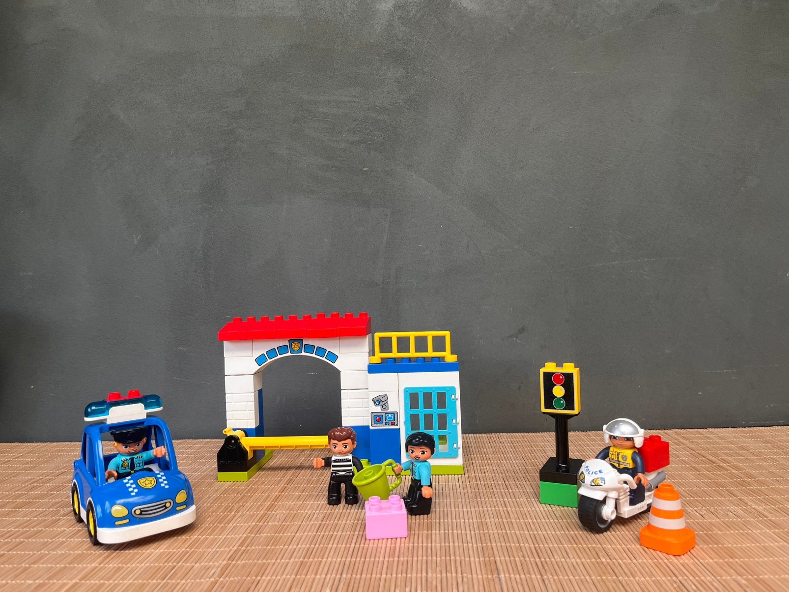 LEGO DUPLO 10902 Politiebureau + 5679 Politiemotor, Kinderen en Baby's, Speelgoed | Duplo en Lego, Ophalen of Verzenden, Duplo
