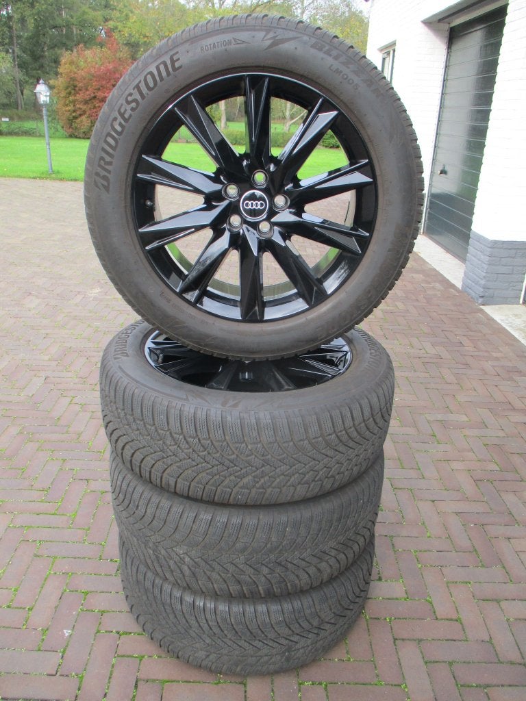 Originele Audi Q4 19 inch velgen winterbanden IZGST S Line, 19 inch, Gebruikt, Banden en Velgen, 235 mm