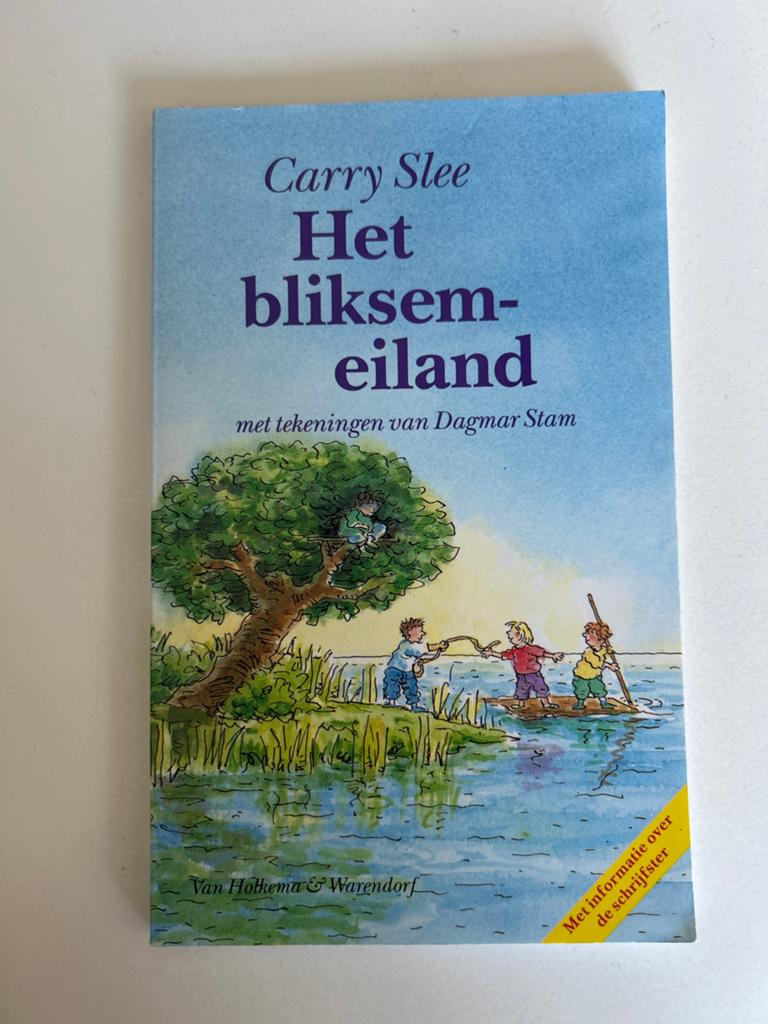 Het Bliksemeiland - Carry Slee (Kinderboek), Ophalen of Verzenden, Zo goed als nieuw, Fictie algemeen