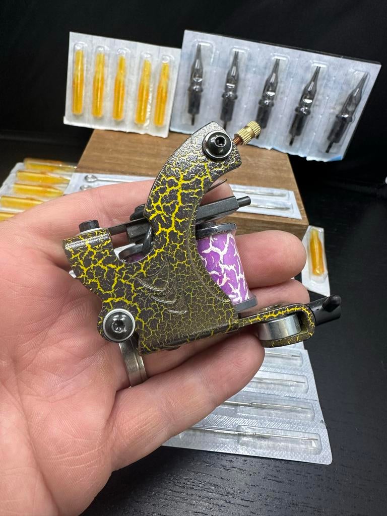 Tattoo machine met coils en diverse naalden, D, Ophalen of Verzenden, Zo goed als nieuw, D