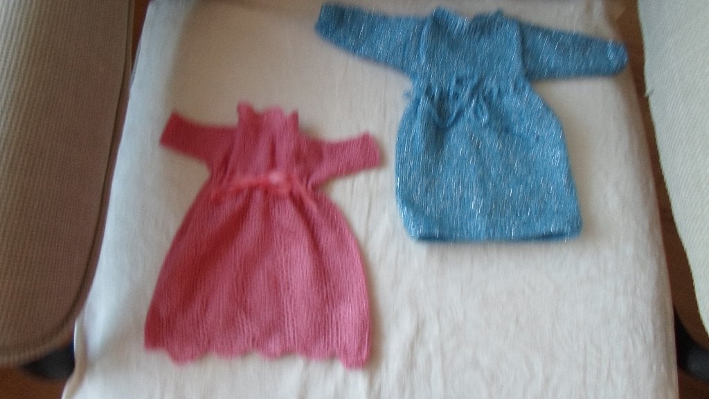 Poppenkleertjes gebreid en gehaakt. Jaren '60, Ophalen of Verzenden, Zo goed als nieuw, Kleertjes