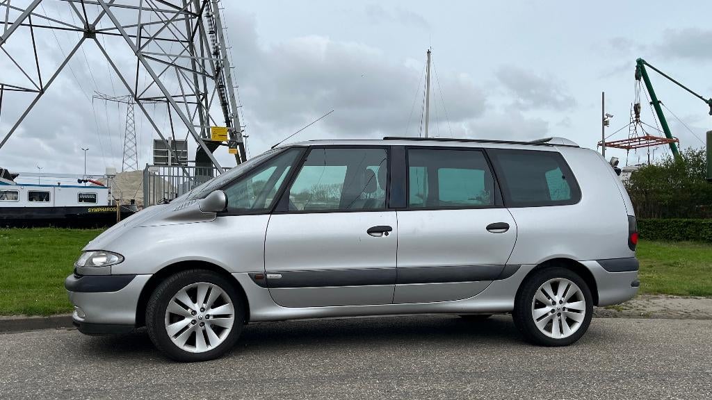 Renault Grand Espace 3.0 V6 Initiale  AUT 2001 Grijs, Auto's, Renault, Bi-Xenon koplampen, 190 pk, 7 stoelen, Origineel Nederlands