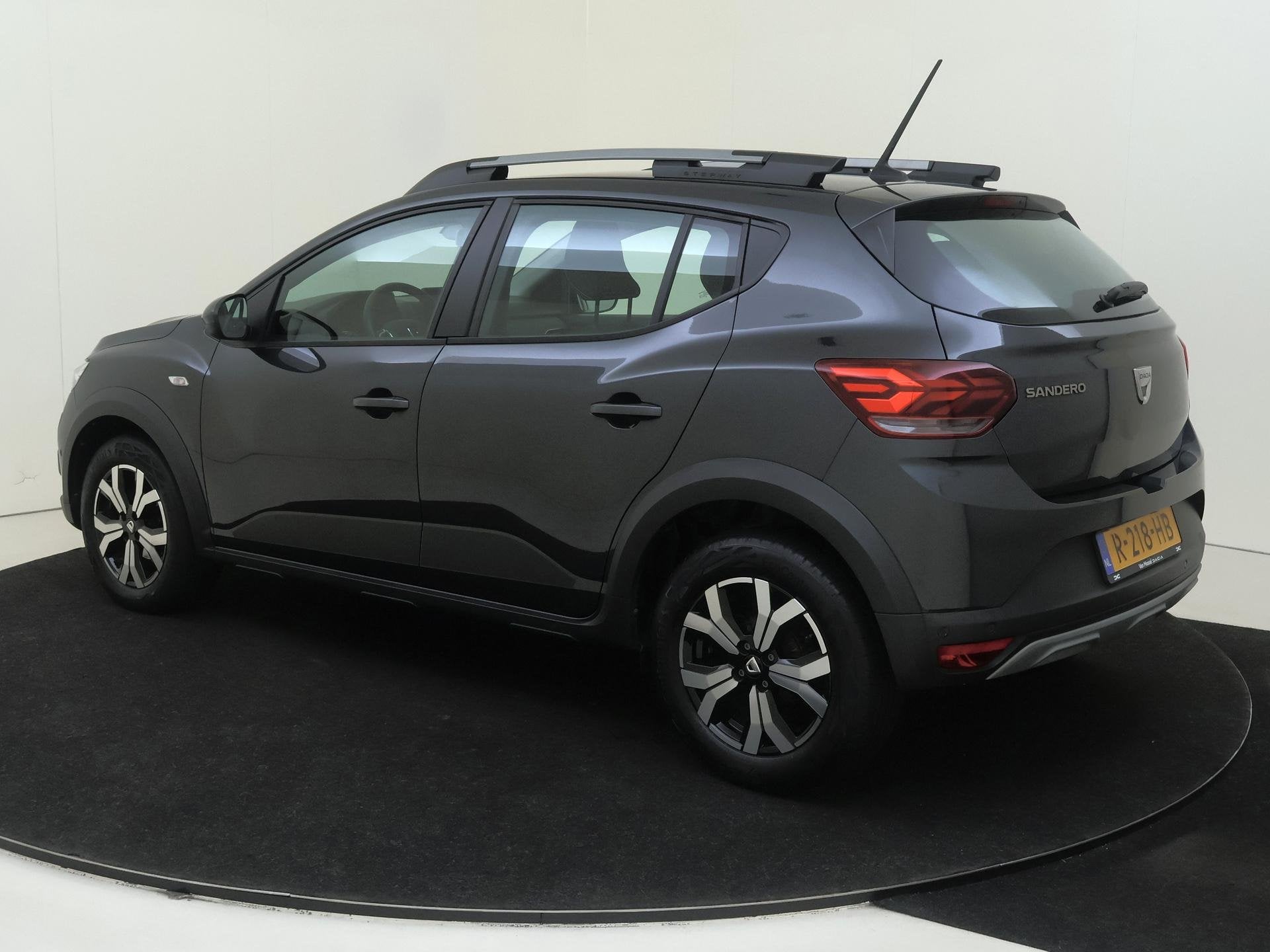 Dacia Sandero Stepway 1.0 TCe 90 Comfort | Automaat |Navigat, Auto's, 12 maanden, Stof, Euro 6, 49 €/maand