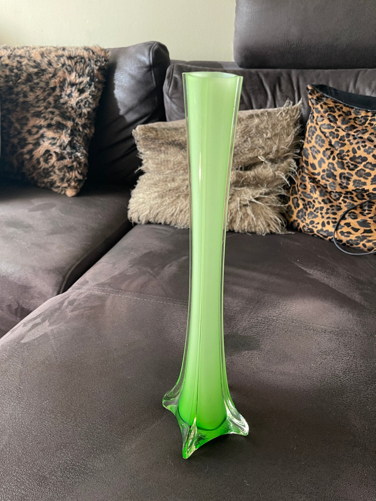 Vintage Mid-Century groen swung vase / glasvaas 40cm, Op voet, Ophalen of Verzenden, Groen, Glas