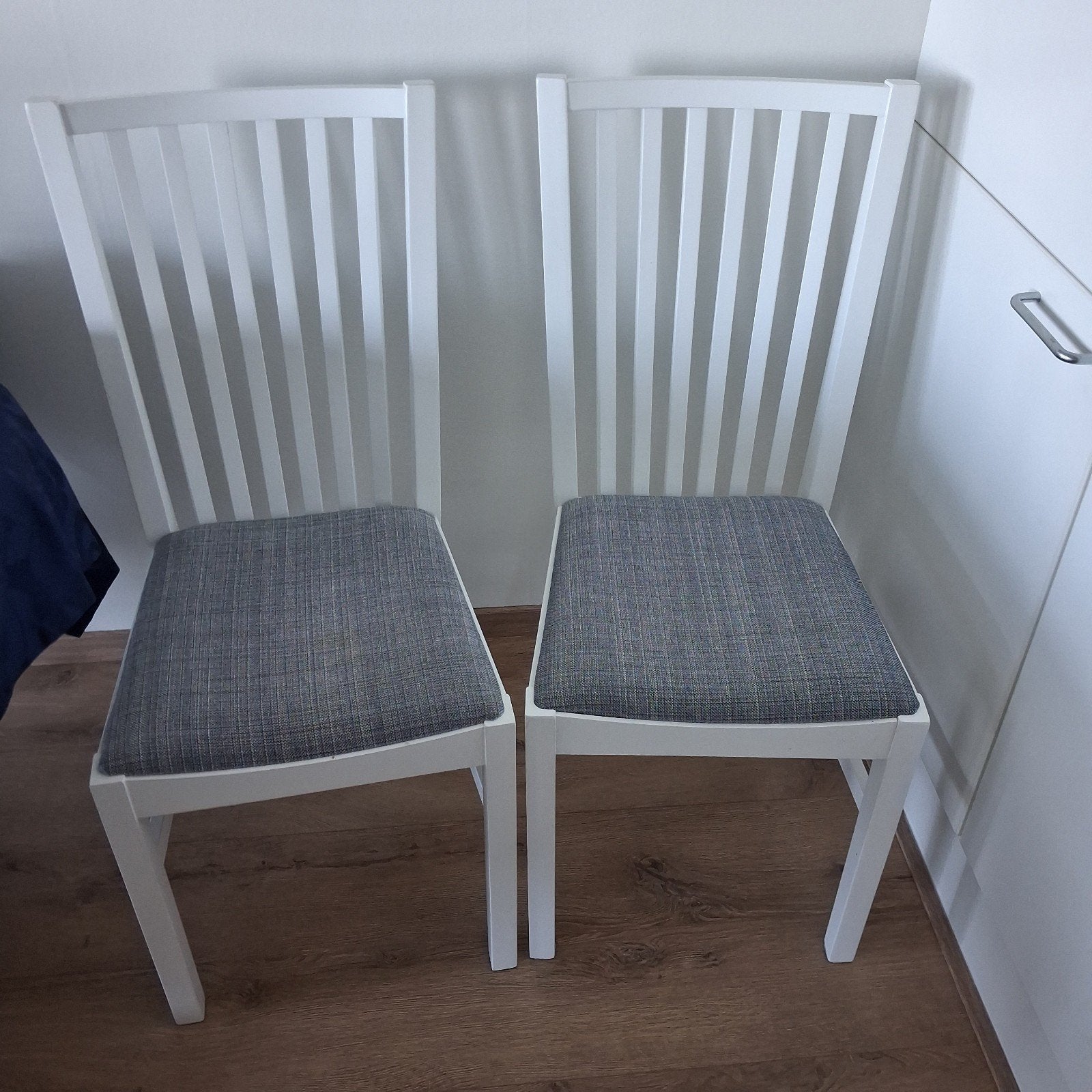 4 IKEA stoelen - wit met grijze zitting, Ophalen, Gebruikt, Overige kleuren, Landelijk