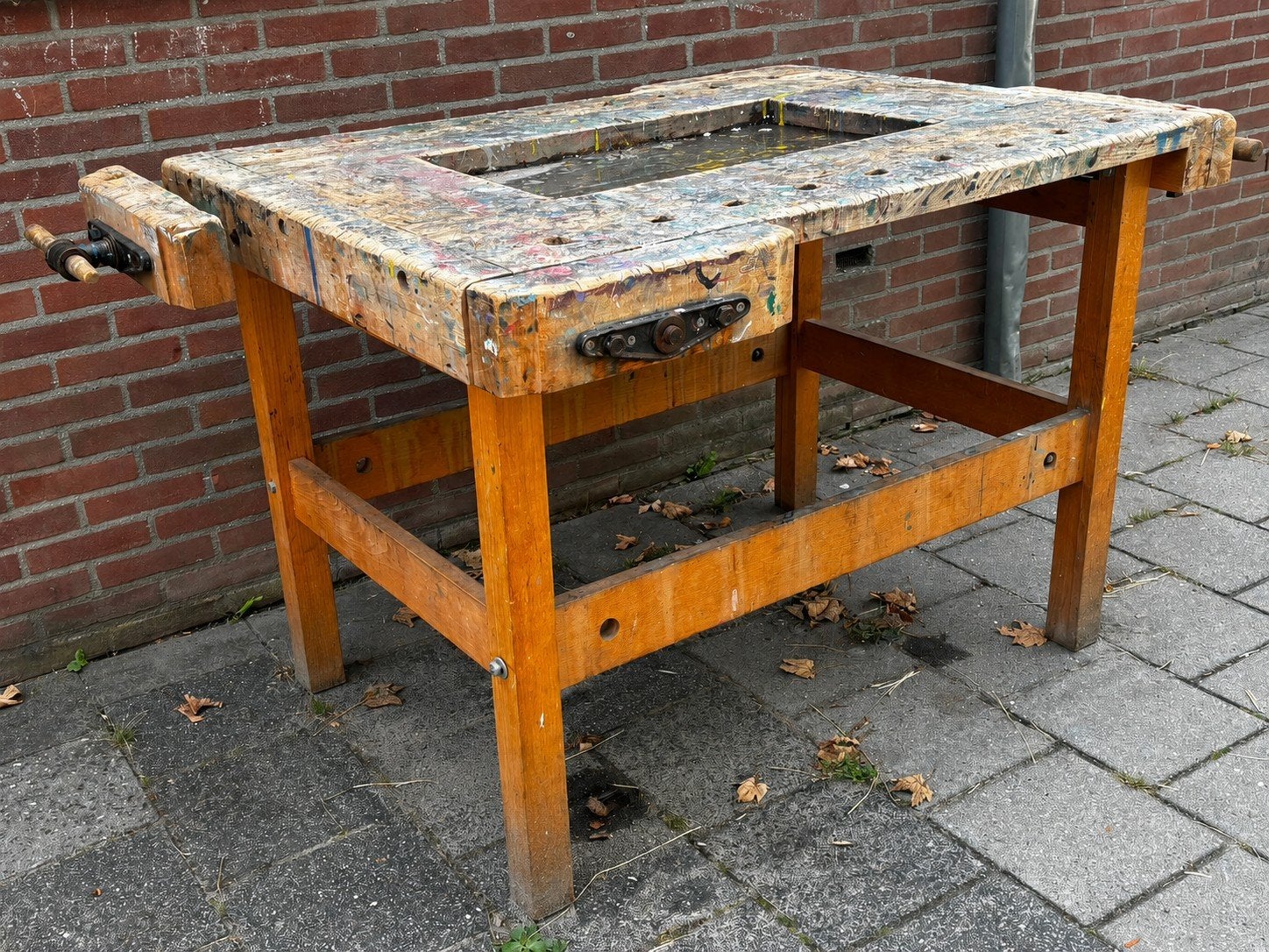 Vintage houten timmertafel van een basisschool, Ophalen, Gebruikt, Bankschroef