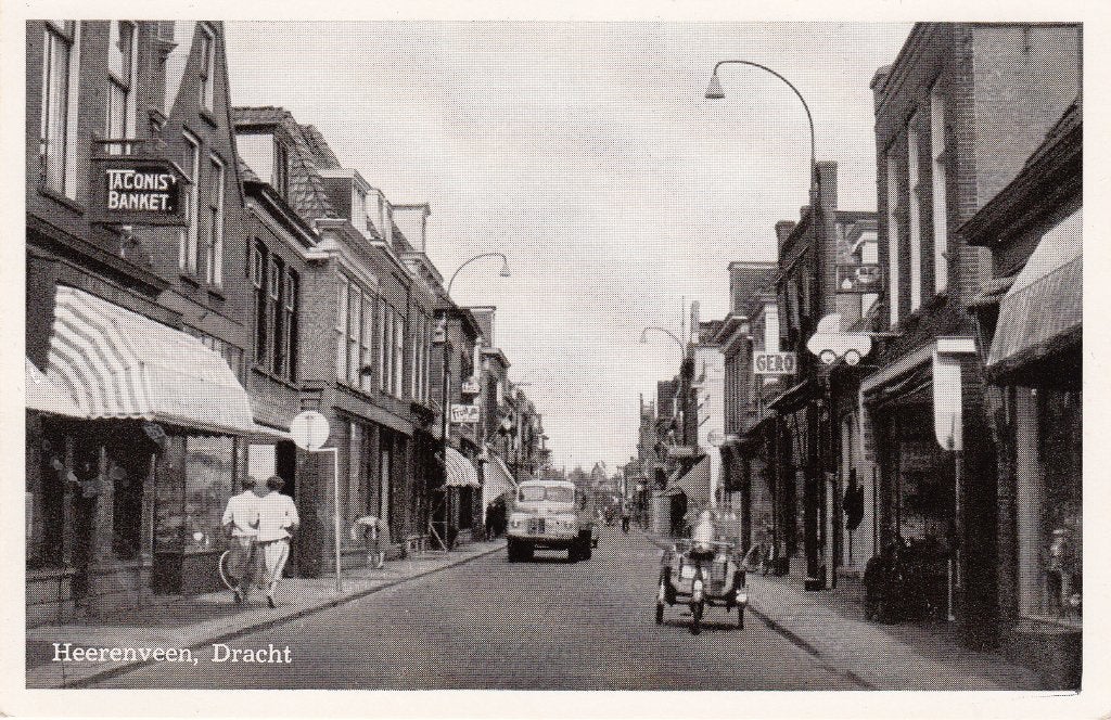 Heerenveen  Dracht met oude Hanomag, Ophalen of Verzenden, 1940 tot 1960, Ongelopen, Friesland