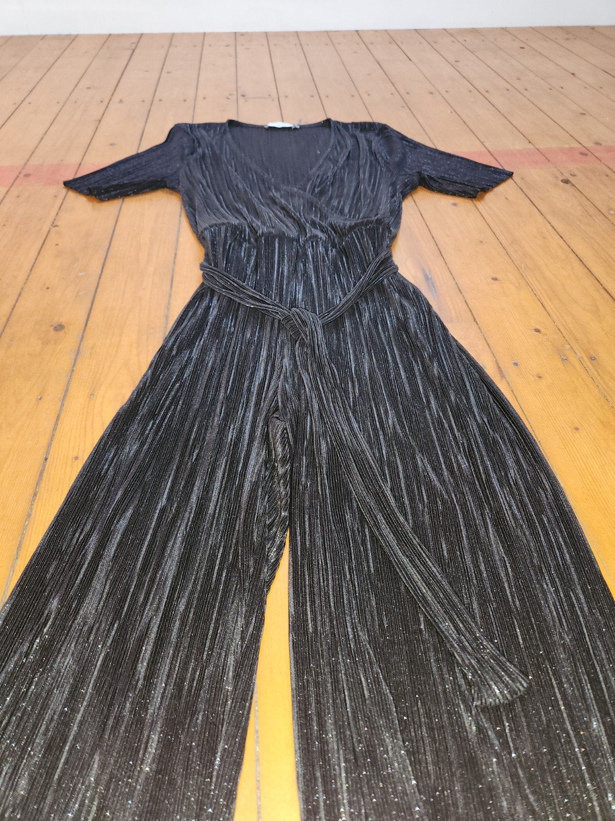 Costes Studio Glitter Plissé Jumpsuit Maat 42 XL, Kleding | Dames, Zwart, Maat 42/44 (L), Ophalen of Verzenden, Zo goed als nieuw