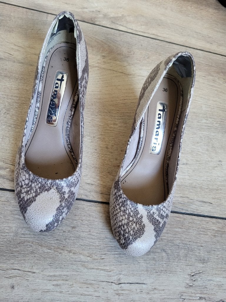 Schoenen, Tamaris, Schoenen met lage hakken, Ophalen of Verzenden, Zo goed als nieuw