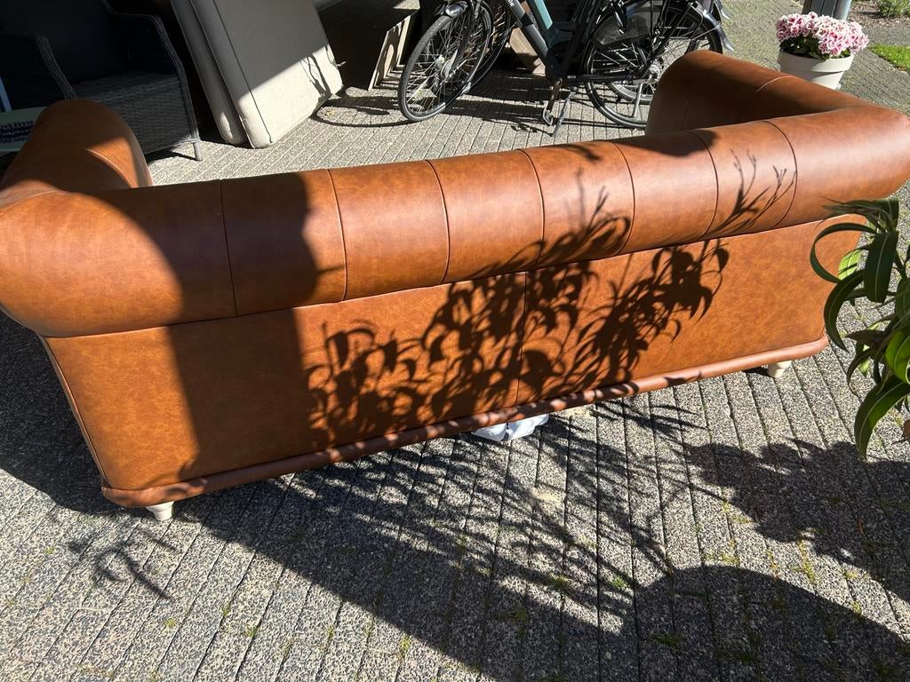 Comfortabele 2-zits bruine leren bank, Huis en Inrichting, Banken | Bankstellen, Ophalen, Gebruikt, 150 tot 200 cm, Tweepersoons