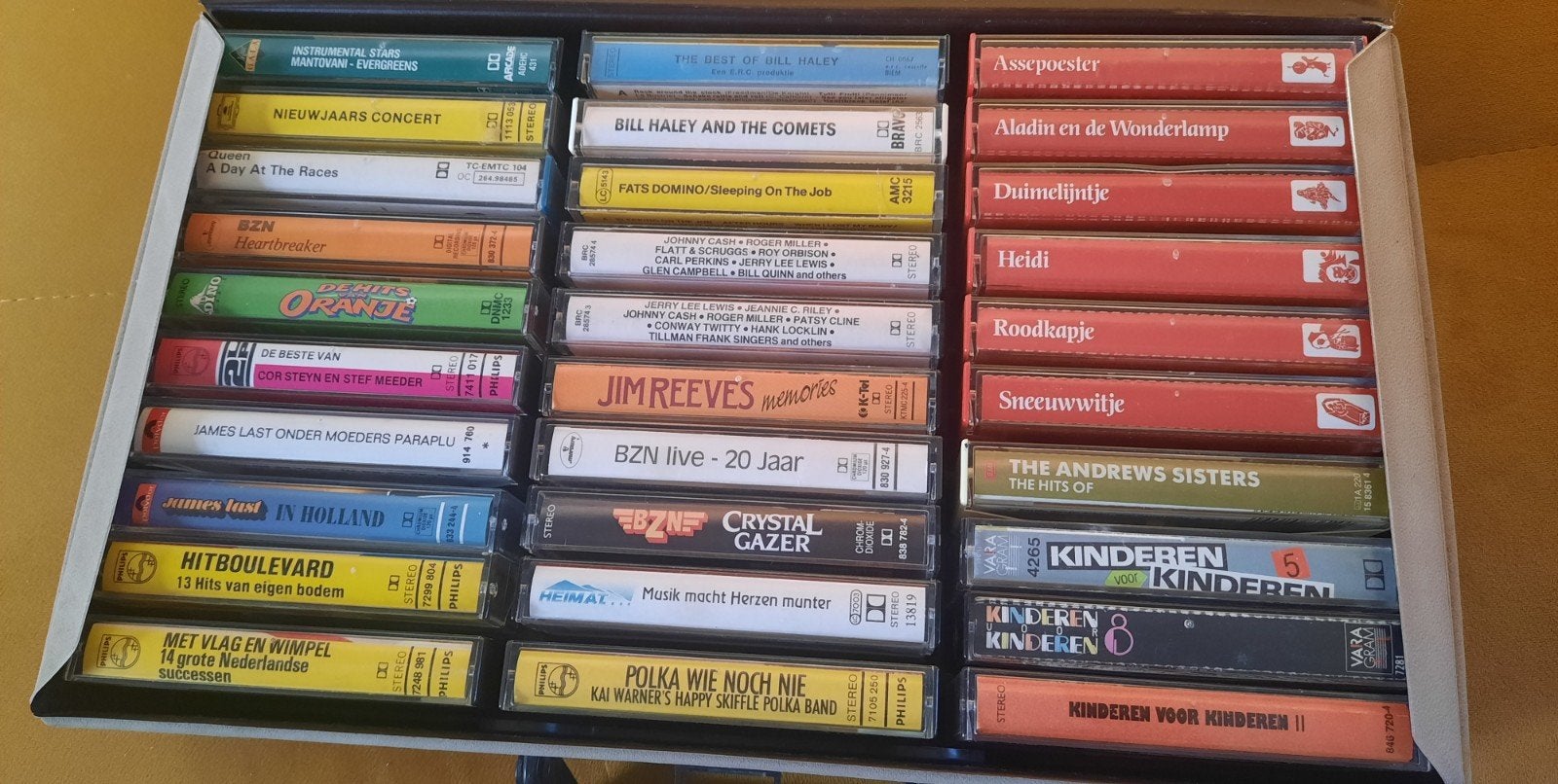Grote collectie muziekcassettes en kinderbandjes, Cd's en Dvd's, Ophalen, Gebruikt, Voorbespeeld, Pop