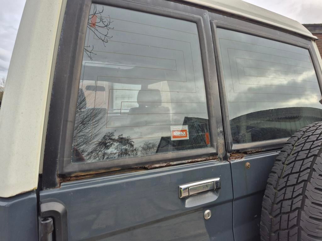 Toyota landcruiser lj73 achterdeur raam opzet stuk gezocht., Ophalen of Verzenden, Toyota