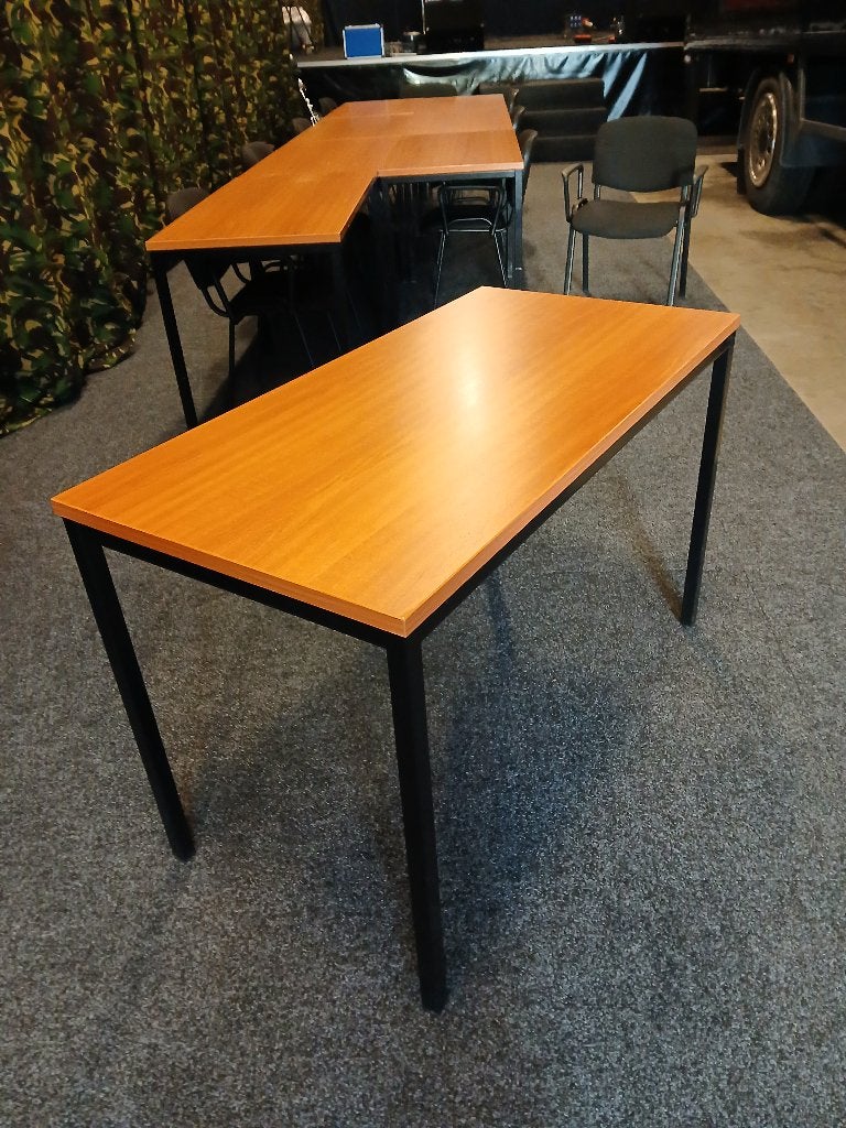 TE KOOP: ZEER NETTE CURSUS TAFELS, Ophalen, Zo goed als nieuw