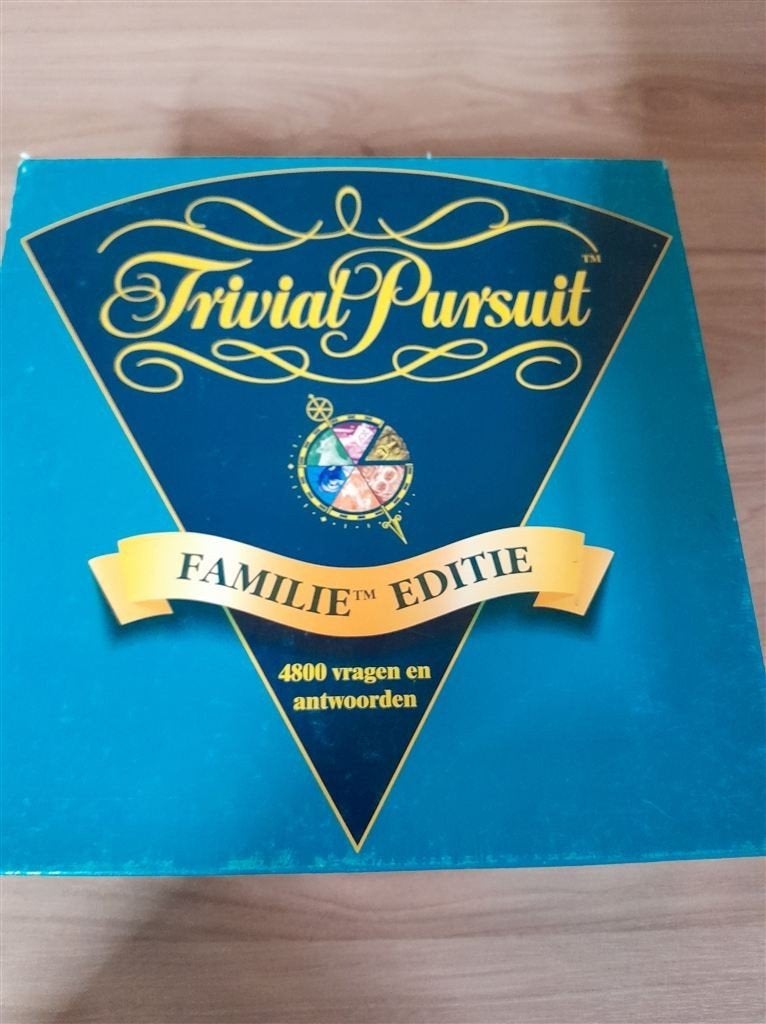 trivial pursuit familie editie - s4481, Hobby en Vrije tijd, Gezelschapsspellen | Bordspellen, Verzenden, Zo goed als nieuw