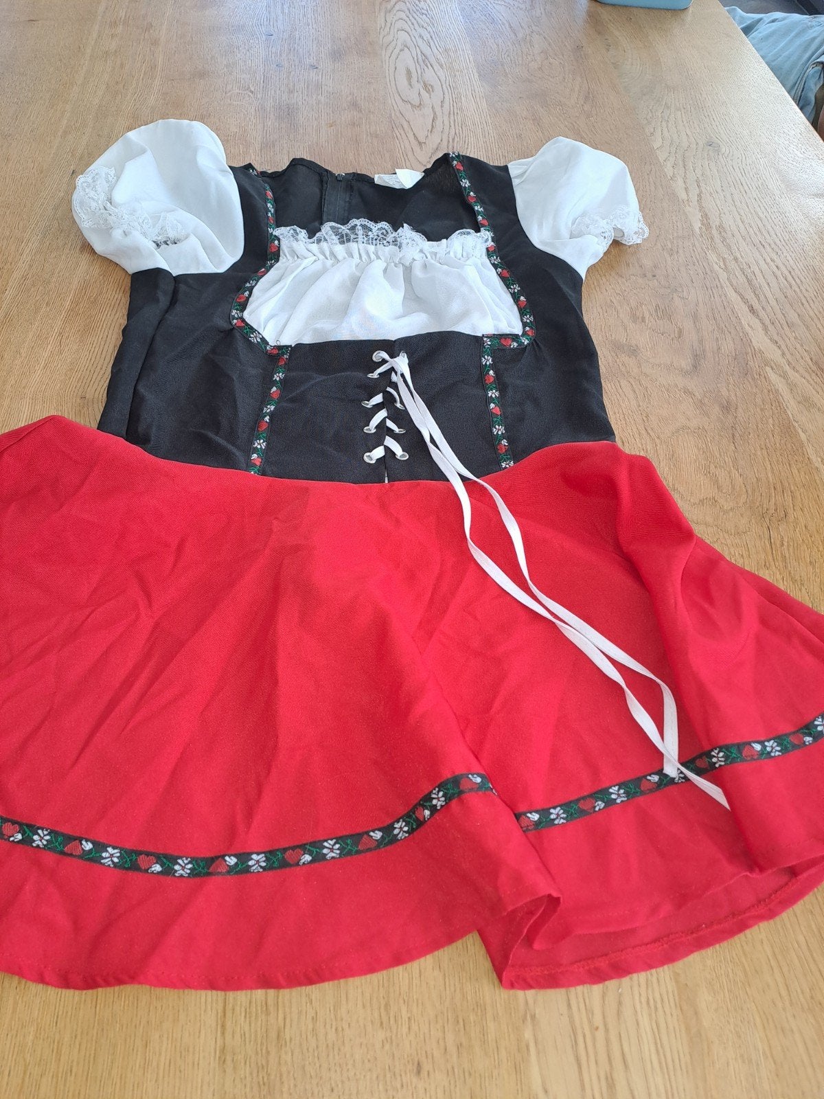 Dirndl jurk rood/zwart met witte blouse, Maat 38/40 (M), Ophalen of Verzenden, Kleding, Overige thema's