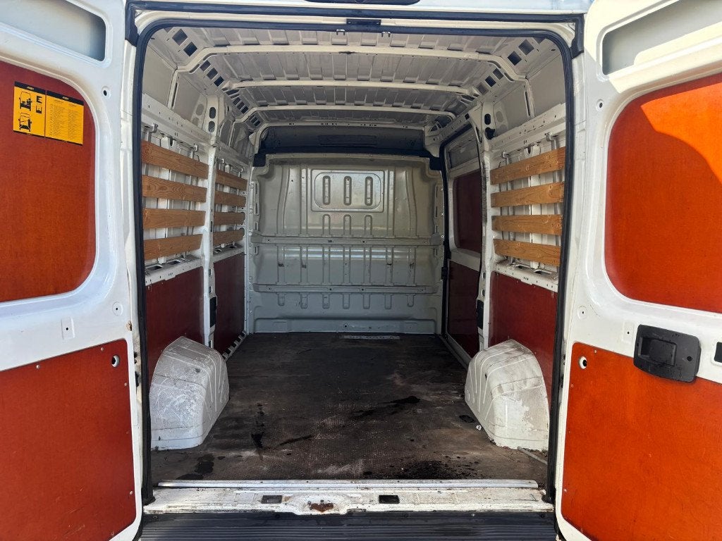 Foto 13 van Peugeot Boxer GB 330 L2h2 130PK 2017 luchtgeveerde stoel