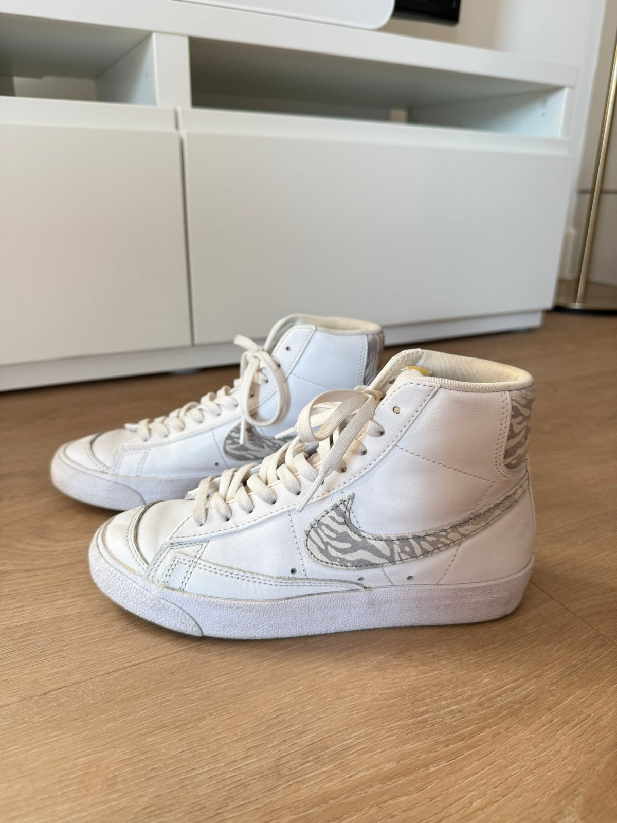 Nike sneakers blazer mid | 36,5 | Wit Zebra, Wit, Ophalen of Verzenden, Sneakers of Gympen, Zo goed als nieuw