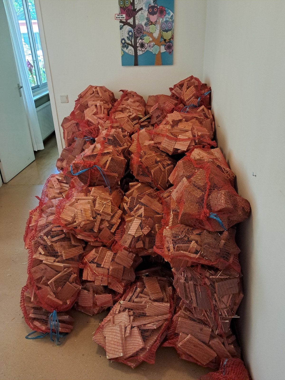 Aanmaak hout 4 euro per zak  3 zakken 10 euro, Tuin en Terras, Haardhout, 6 m³ of meer, Ophalen of Verzenden, Overige houtsoorten