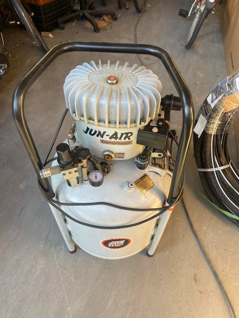 Jun-air compressor, 100 liter of meer, Ophalen of Verzenden, Zo goed als nieuw, Minder dan 200 liter/min