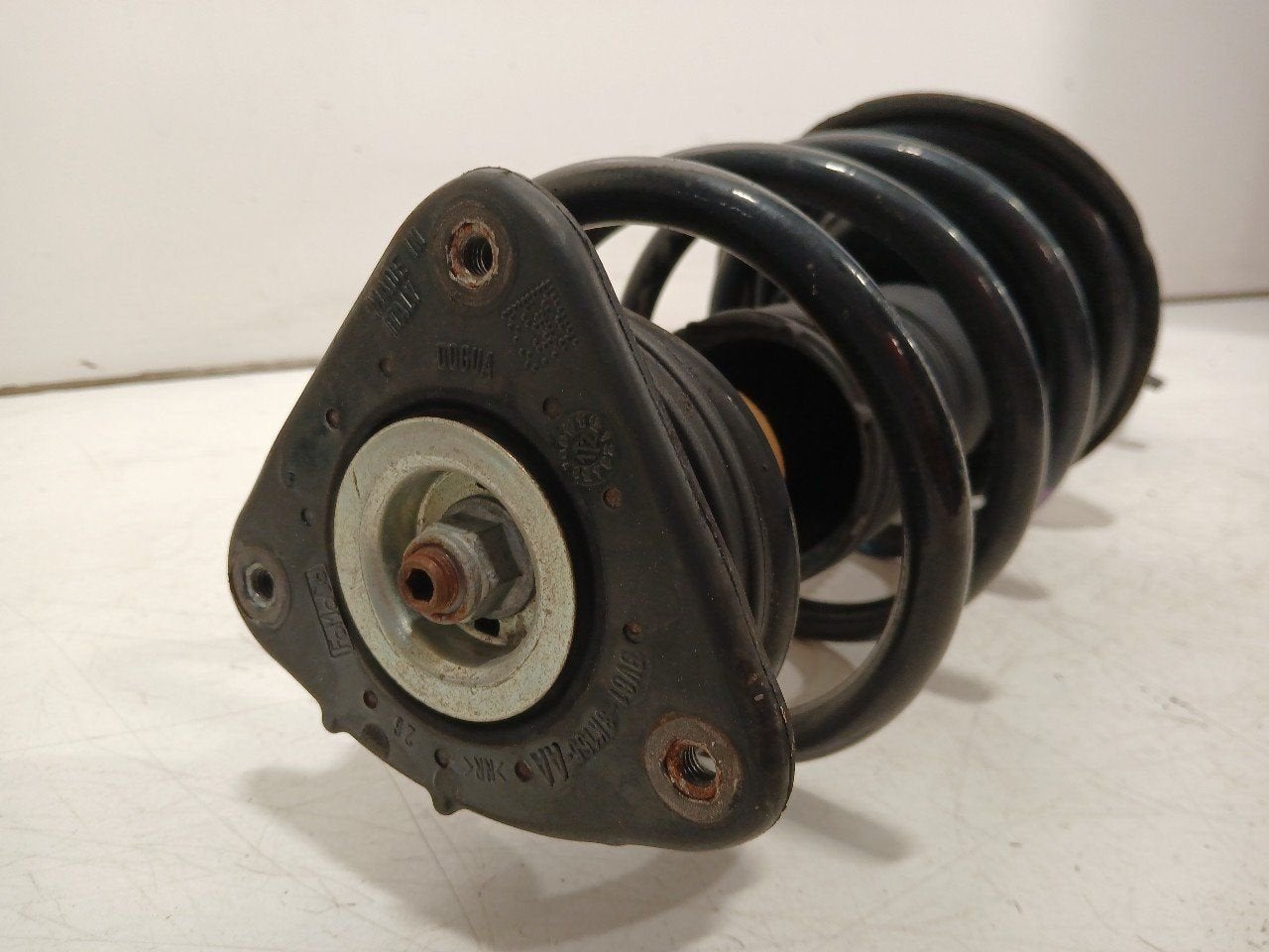 Veerpoot links voor Volvo V40, Auto-onderdelen, Onderdelen@venauto.nl, Van der Ven Autorecycling B.V., Gebruikt, Ettenseweg 76, 4706 PB Roosendaal, The Netherlands