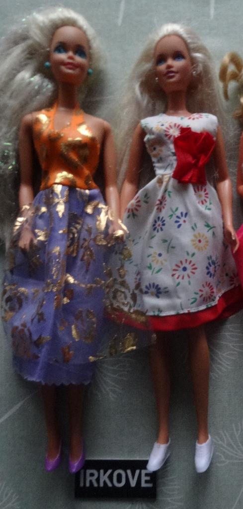 ACHT OUDERE BARBIE POPPEN * Divers Jaar en GEKLEED! *, Verzamelen, Poppen, Verzenden, Zo goed als nieuw, Pop