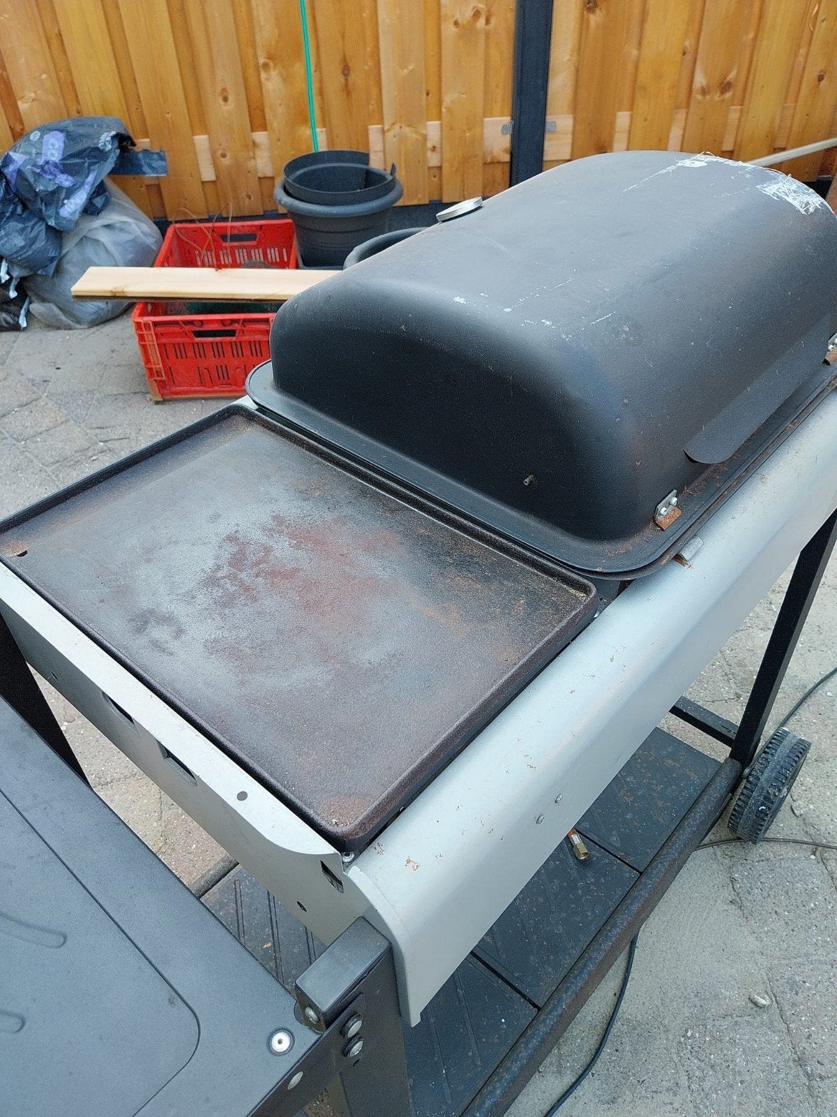 Gas BBQ met bakplaat en grill - Werkt 100%, Ophalen, Gebruikt, A.I.E.