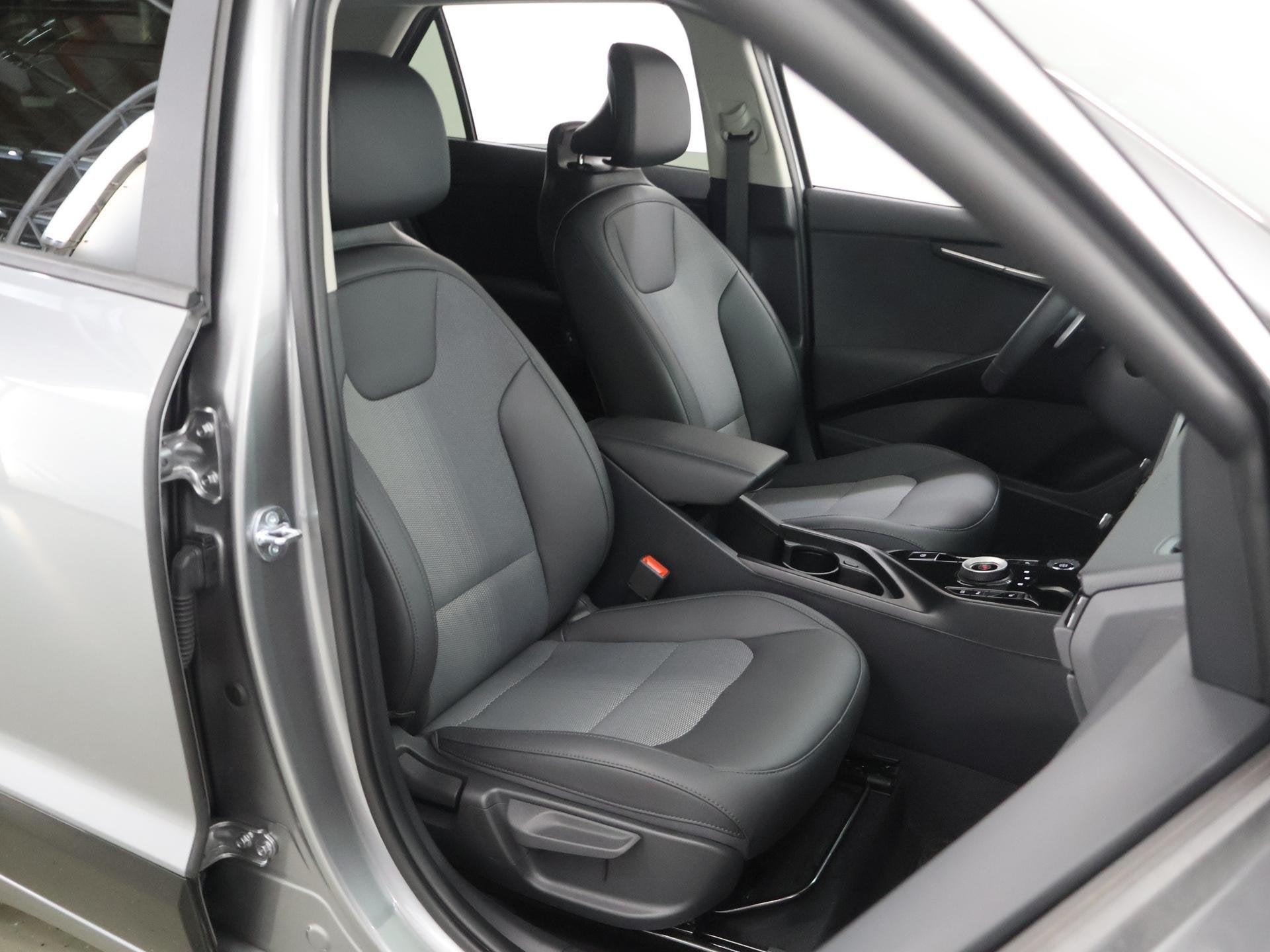 Foto 10 van Kia Niro 1.6 GDi PHEV DynamicPlusLine Edition | 18” lichtm