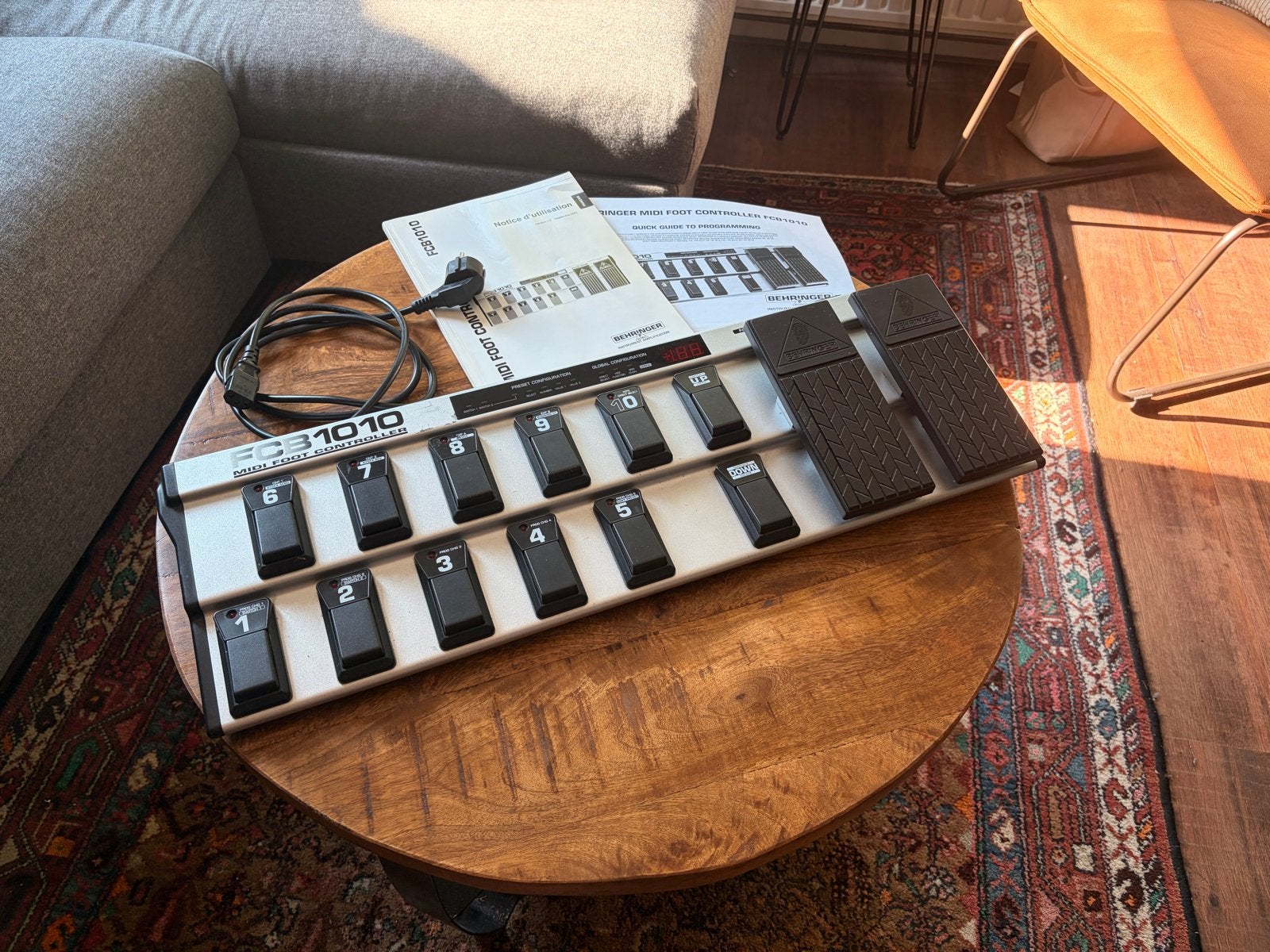 Behringer FCB1010 MIDI Foot Controller met handleiding, Ophalen of Verzenden, Gebruikt