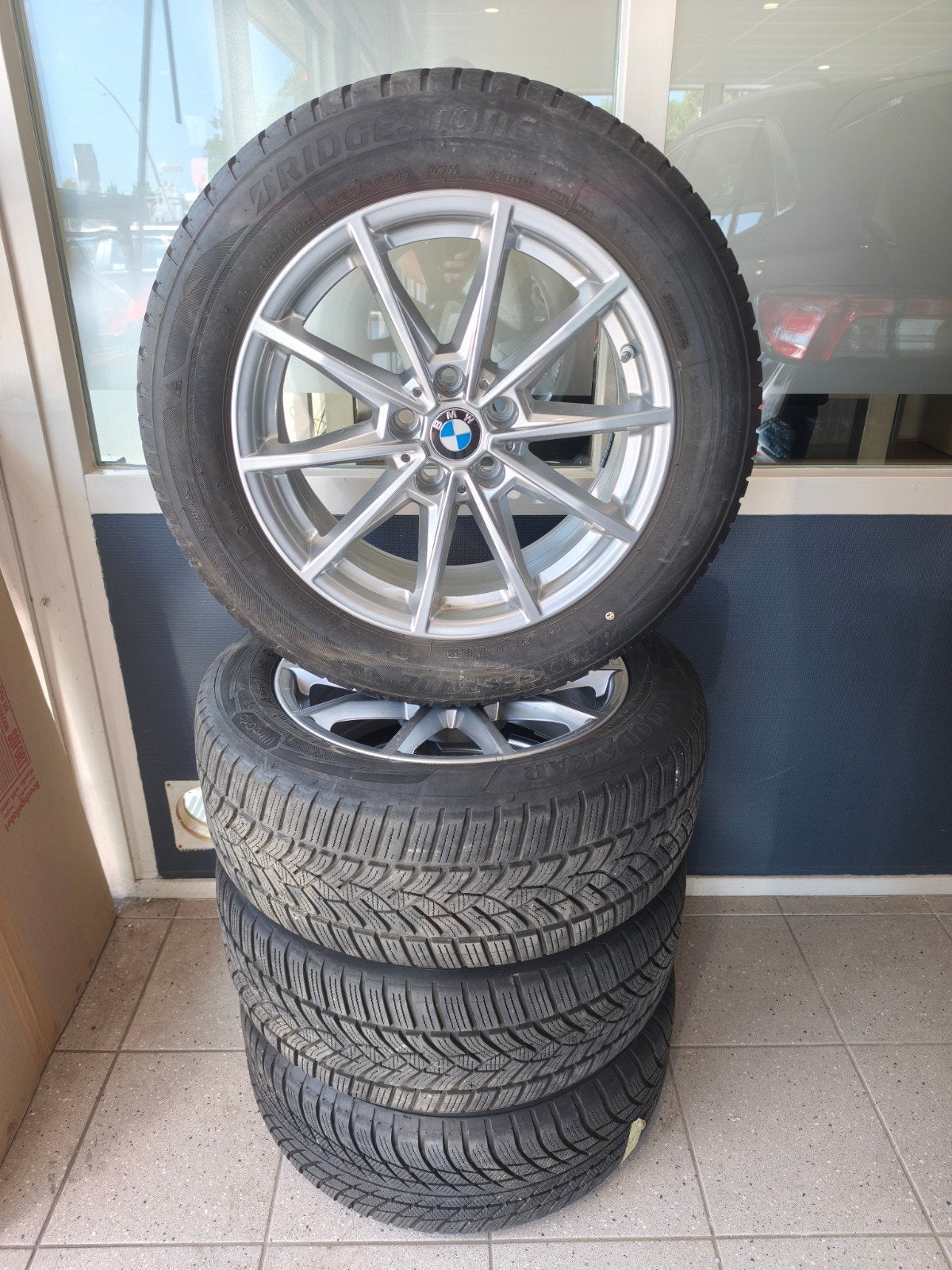 Keurige set originele BMW i4 velgen met winterbanden, Auto-onderdelen, Banden en Velgen, Ophalen, Gebruikt, Banden en Velgen, 17 inch