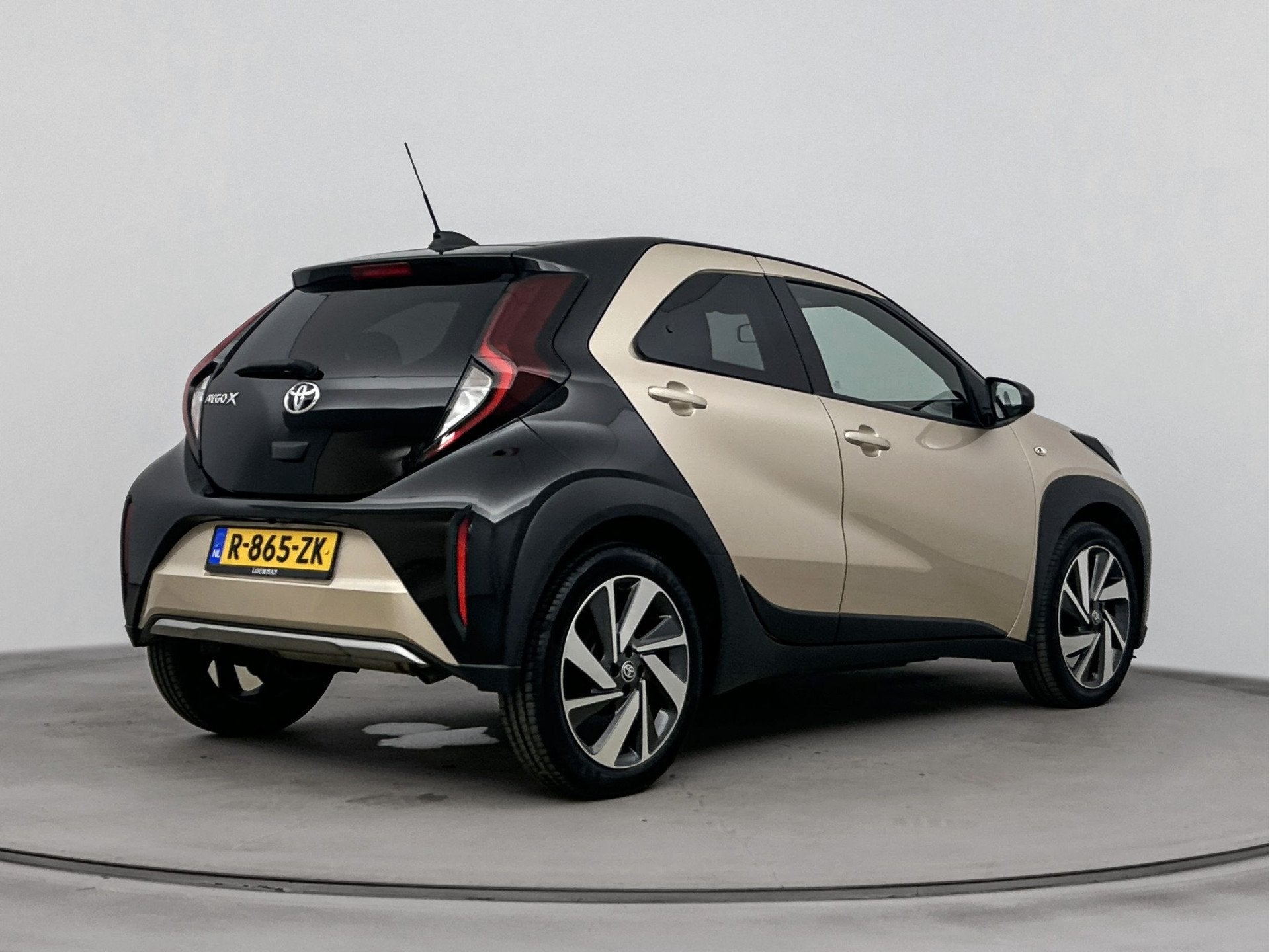 Toyota Aygo X 1.0 VVT-i S-CVT Envy Automaat | JBL Audio | Ap, Auto's, Toyota, 12 maanden, Gebruikt, Overige kleuren, 4 stoelen