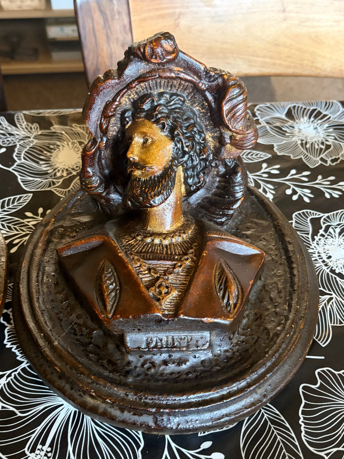 Antieke wanddecoratie: Faust en Marguerite bustes, Antiek en Kunst, Ophalen