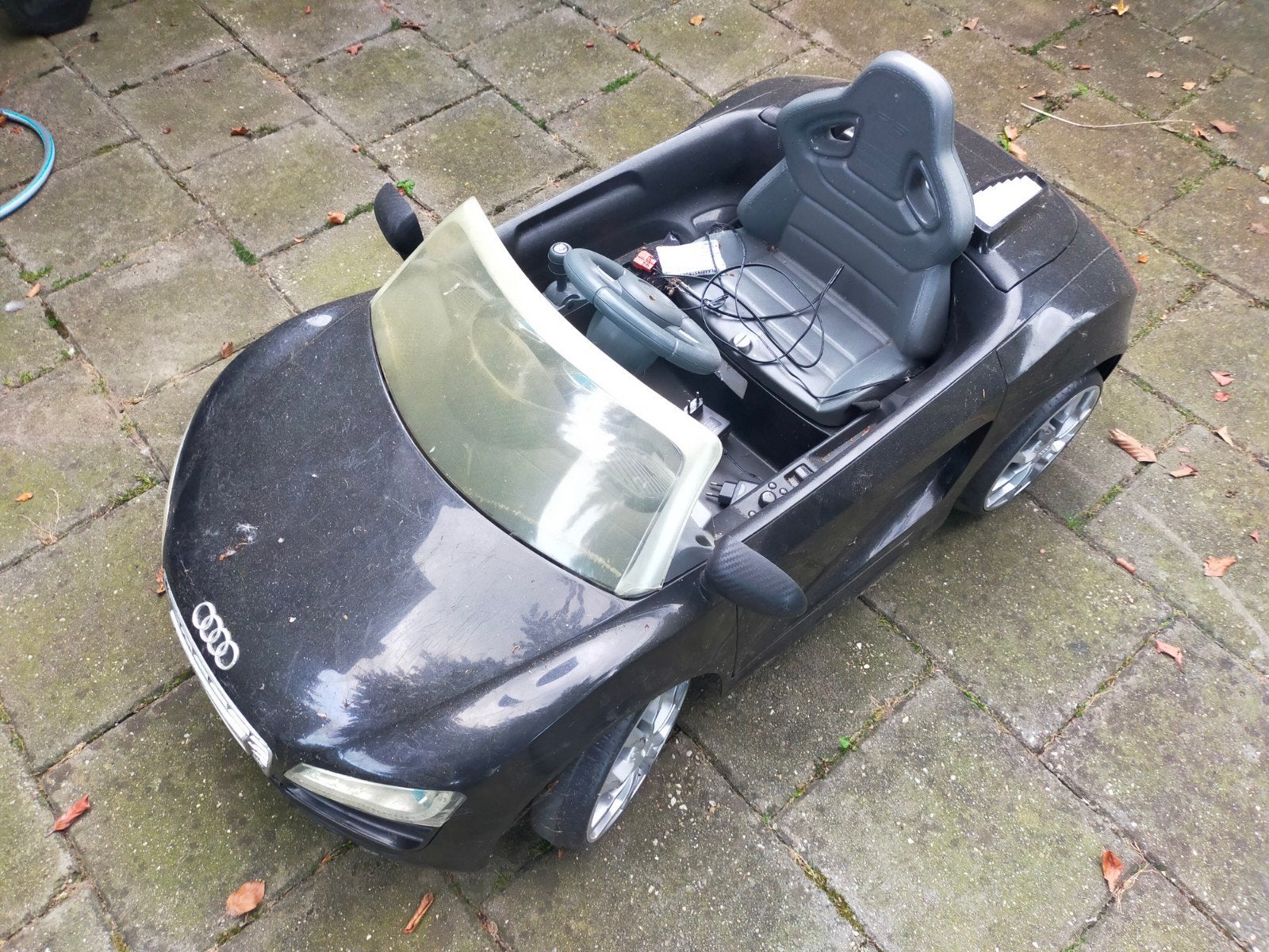 Elektrische kinderauto Audi R8 - Zwart, Ophalen of Verzenden, Gebruikt, Loopvoertuig