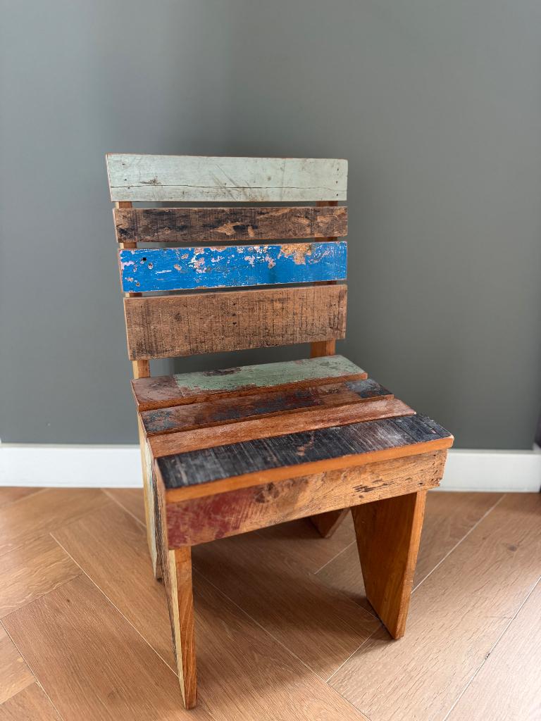 Kinderstoeltje gerecycled hout, Ophalen, Zo goed als nieuw, Stoel(en)