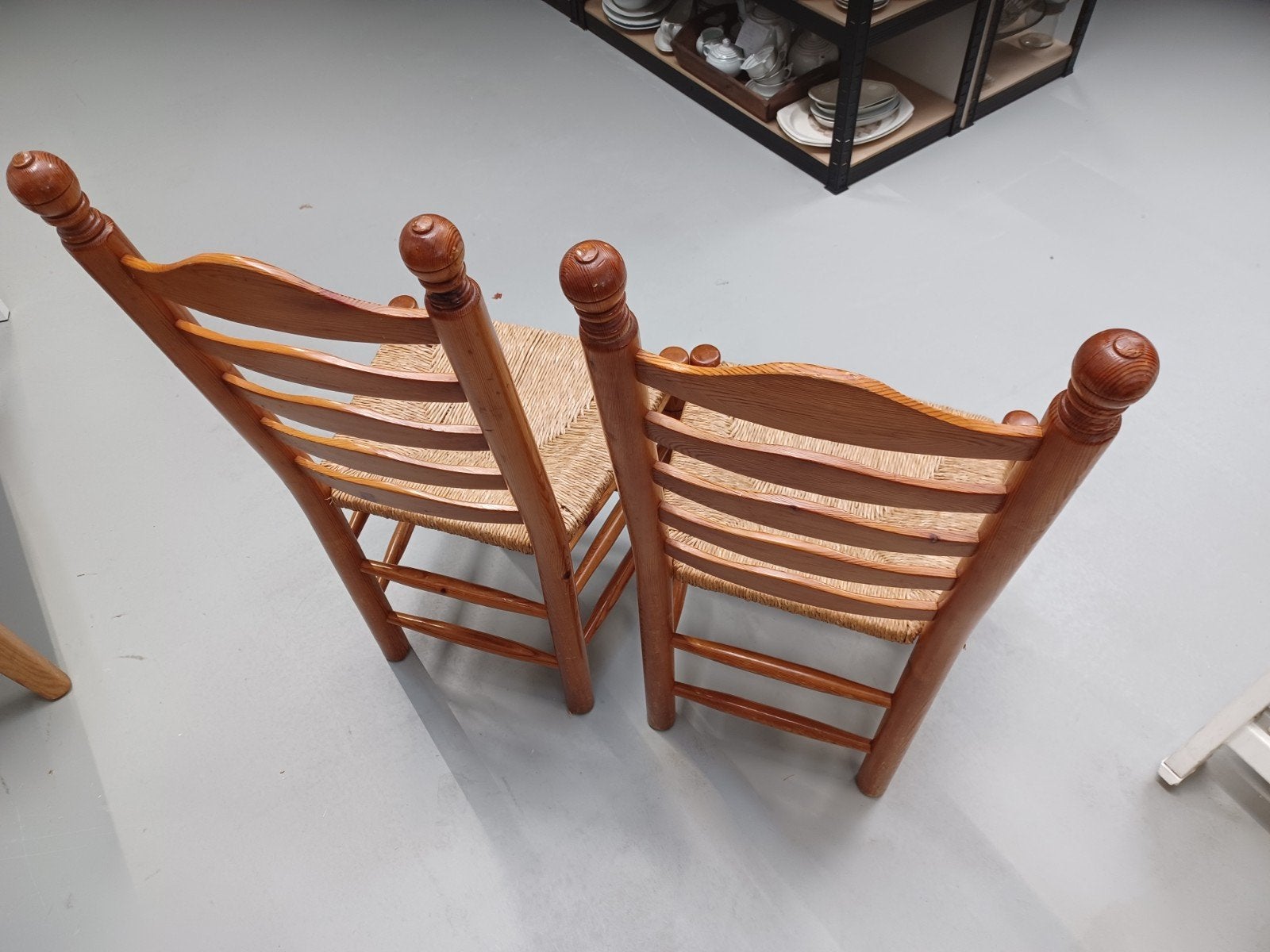 licht eiken stoel met biezen zitting, Ophalen, Gebruikt, Bruin, Twee