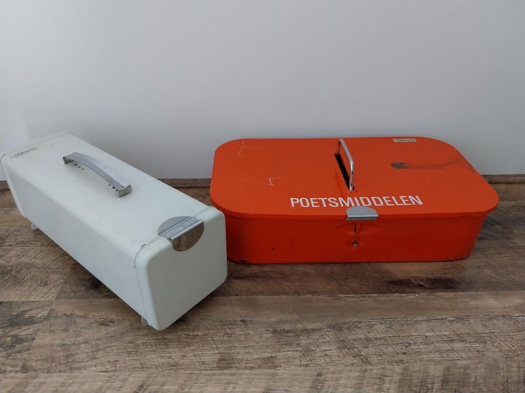 Vintage poetsmiddelenkist en ontbijtkoektrommel, Ophalen