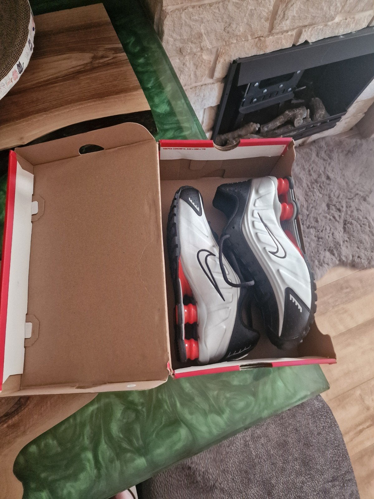 Nike Shox R4 (GS) Metallic Silver - Maat 39, Kleding | Heren, Schoenen, Ophalen of Verzenden, Zo goed als nieuw, Zwart