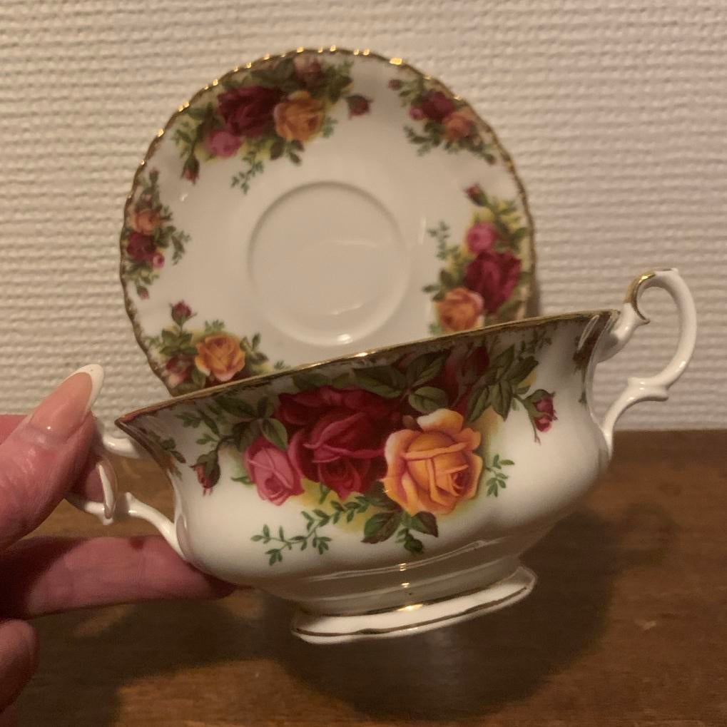 Royal Albert Old Country Roses Soepkom met Schotel, Ophalen of Verzenden