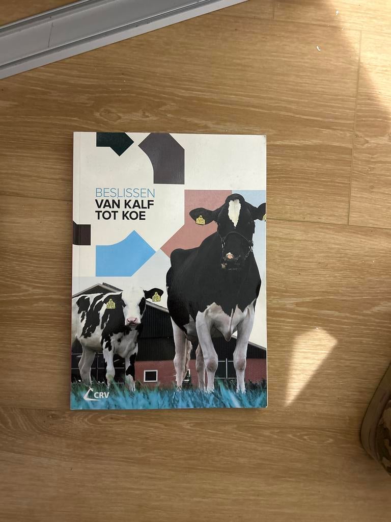 Beslissen van Kalf tot Koe - CRV Boek, Boeken, Ophalen of Verzenden, Gelezen