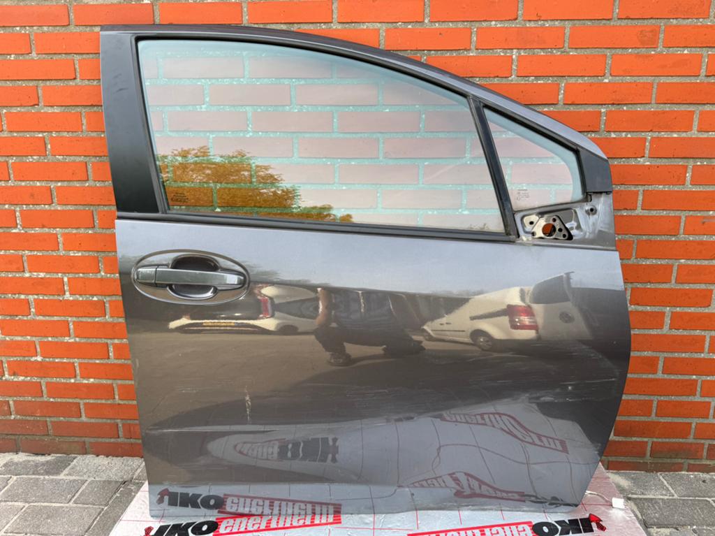 Toyota Yaris (2012-2018) Portier Rechts Voor Onderdelen 1G3, Auto-onderdelen, Ophalen, Gebruikt, Toyota, Voor