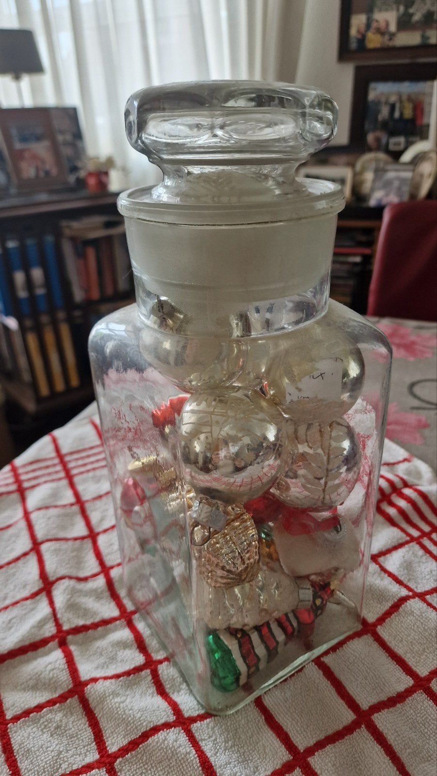 Stolp vol glazen Kerstversiering, stolp hoeft er niet bij, Diversen, Kerst, Ophalen of Verzenden