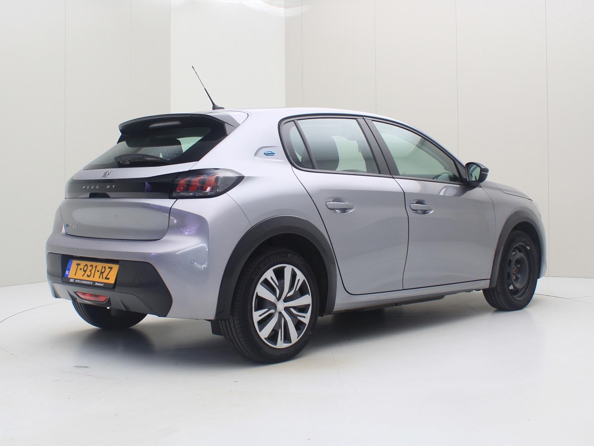 Peugeot e-208 EV Active Pack 50 kWh 136 pk 100% SoH [ NAVIGA, Auto's, Automaat, Gebruikt, Zwart, Origineel Nederlands