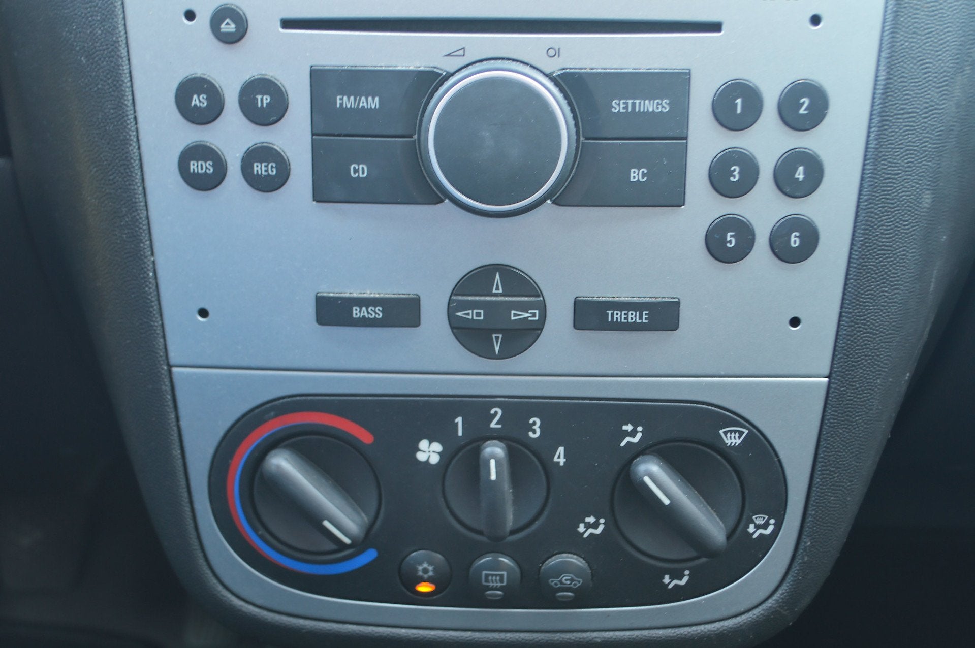 Opel Corsa 1.2-16V Silverline | Airco | LM-velgen | All-seas, Voorwielaandrijving, Gebruikt, 31 €/maand, 4 cilinders