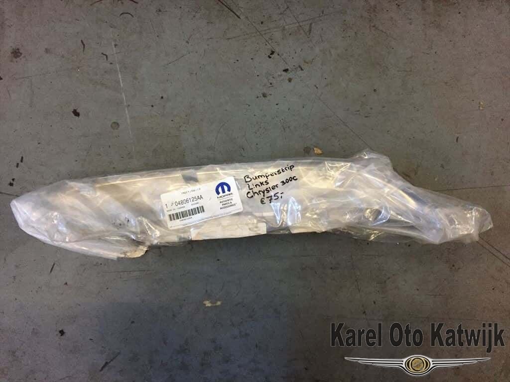 Bumperstrip links Chrysler 300C 3.0 CRD Station, -, -, Nieuw, Ophalen of Verzenden