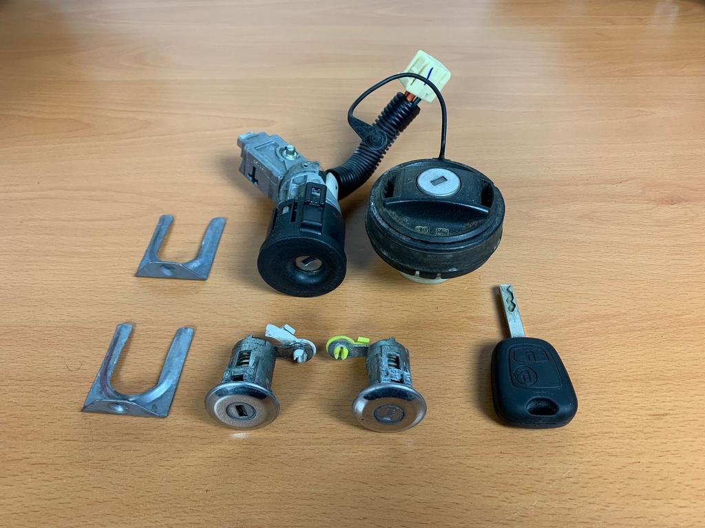 peugeot 107 / citroen C1 / toyota aygo 2005 - 2014 slotenset, Gebruikt, -, Ophalen of Verzenden, -