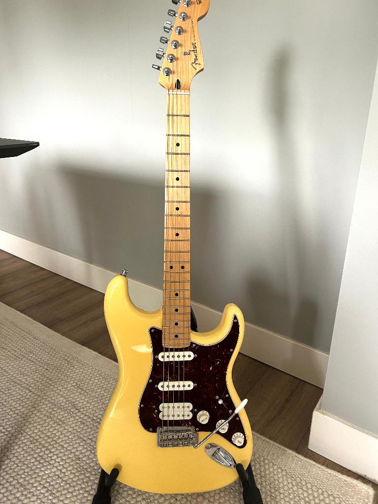 Fender Stratocaster HSS Butterscotch, Muziek en Instrumenten, Snaarinstrumenten | Gitaren | Elektrisch, Zo goed als nieuw, Solid body