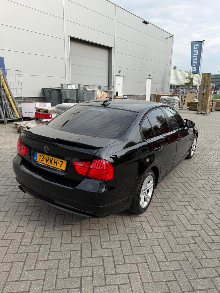 BMW 3-Serie 2.0 I 320 2011 Zwart, 1345 kg, Achterwielaandrijving, 1995 cc, 4 cilinders