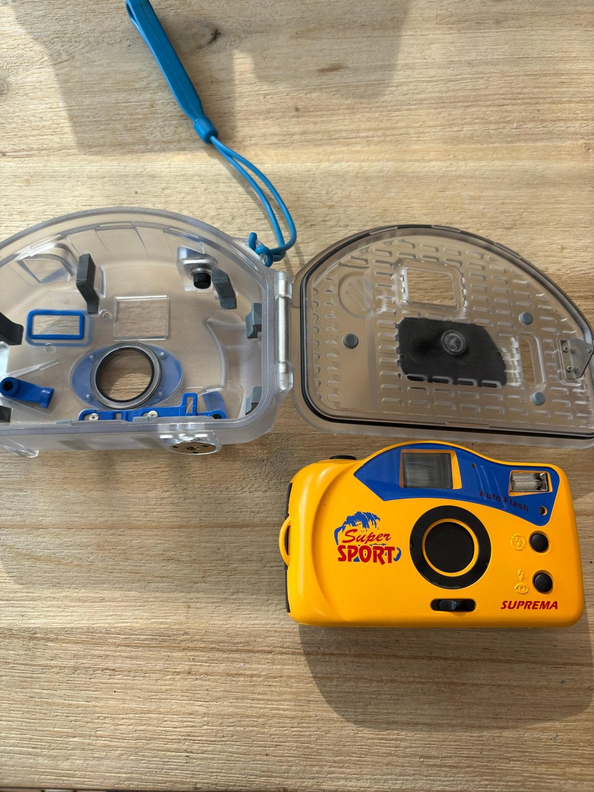 Suprema Super Sport onderwatercamera met behuizing, Suprema, Gebruikt, Compactcamera, Inclusief onderwaterhuis